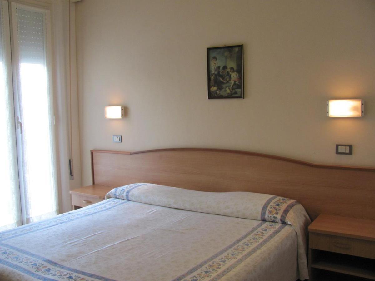 Albergo Moretti Senigallia Camera foto