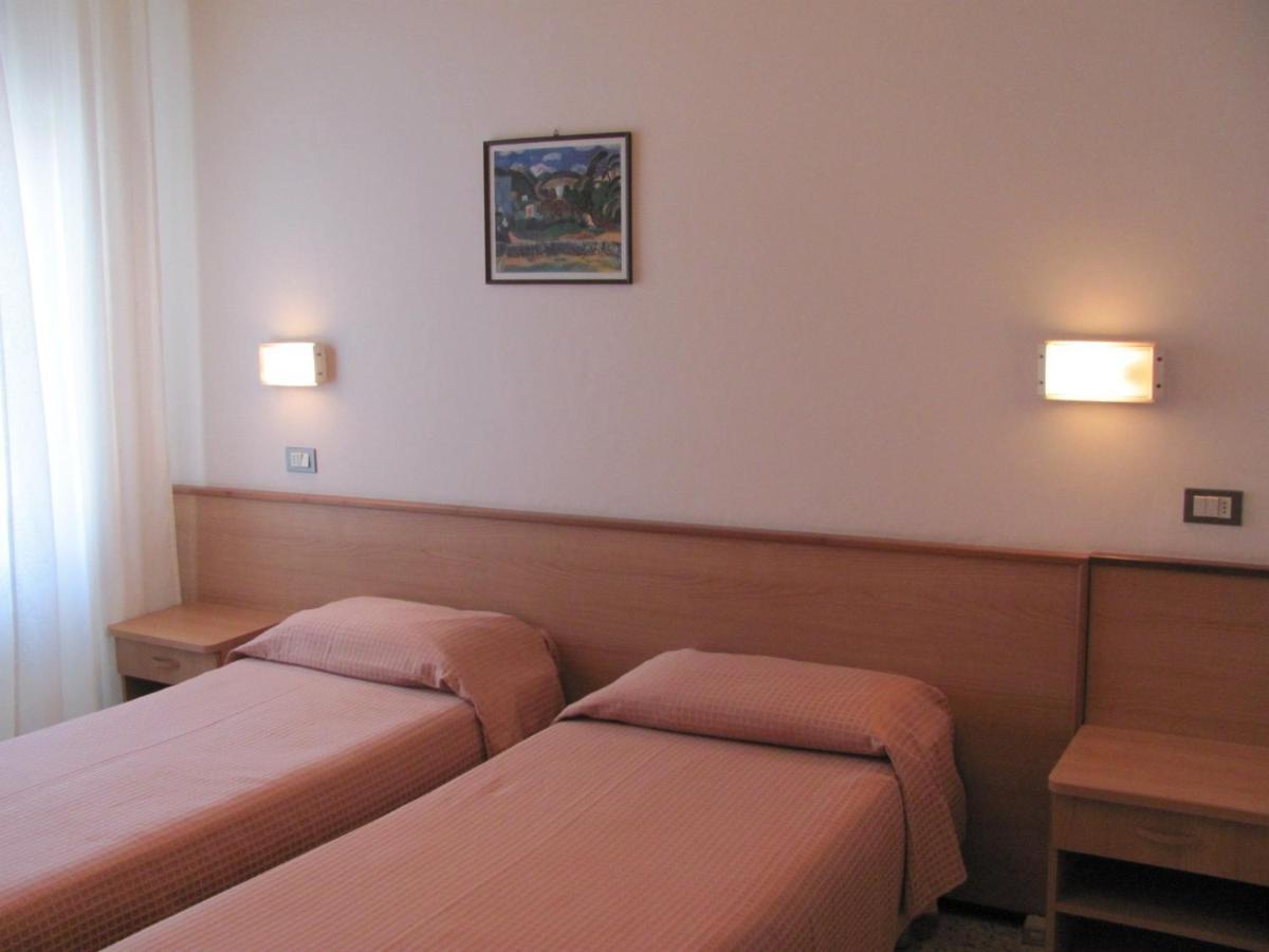 Albergo Moretti Senigallia Camera foto